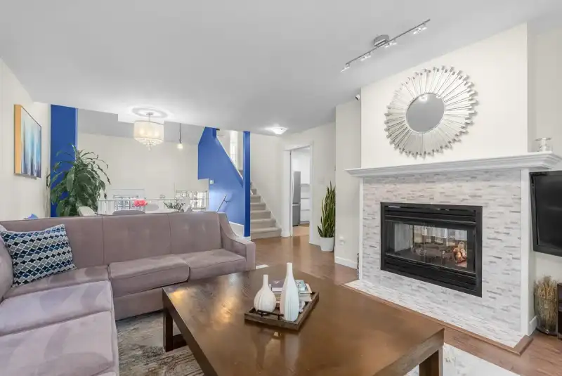 13 16318 82 AVENUE - photo 1 of 40
