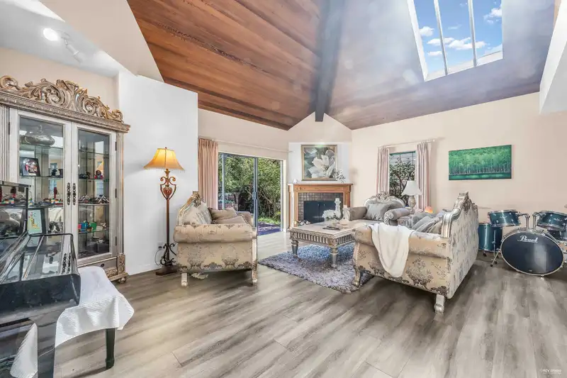 1040 JEFFERSON AVENUE - photo 3 of 40