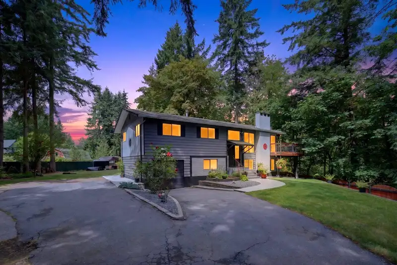 24299 55 AVENUE - photo 1 of 40