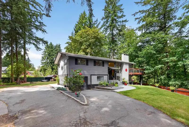 24299 55 AVENUE - photo 3 of 40