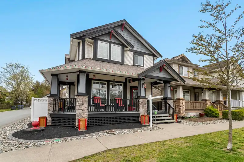 18831 71 AVENUE - photo 1 of 39