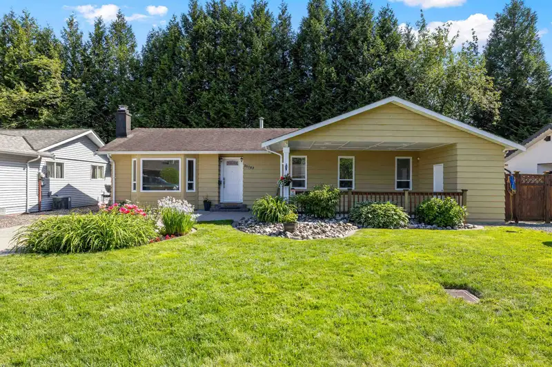 20782 52 AVENUE - photo 1 of 40
