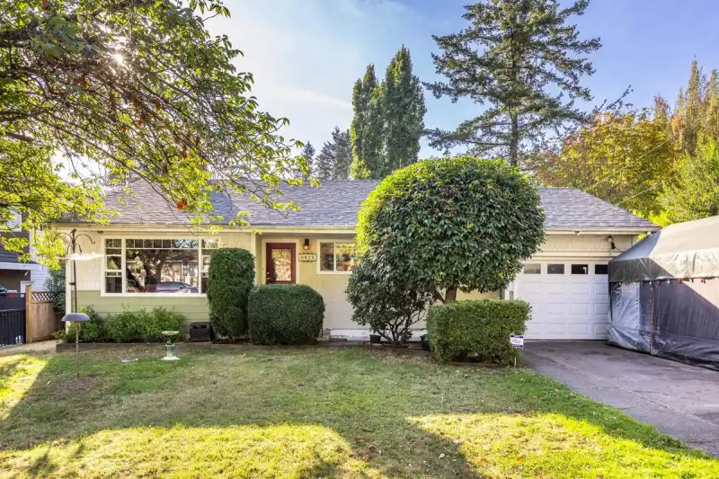 8625 144A STREET - photo 1 of 40