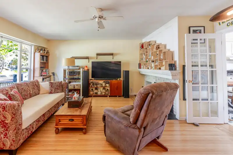 8625 144A STREET - photo 3 of 40