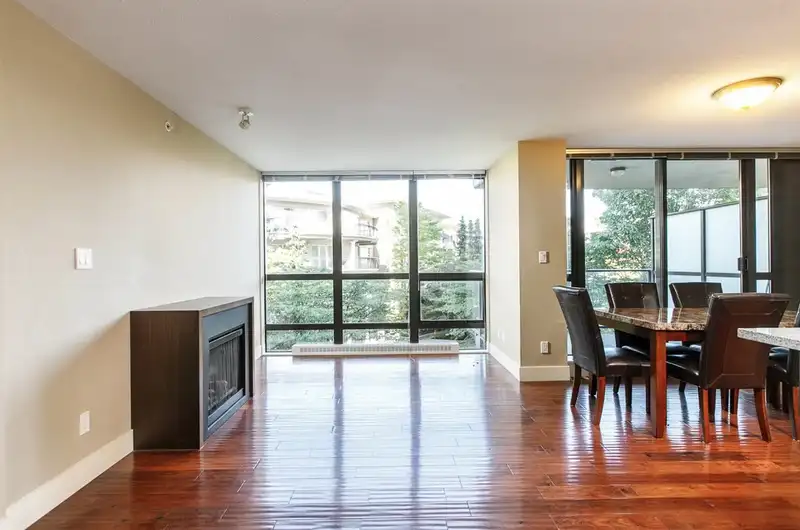 301 2959 GLEN DRIVE - photo 4 of 18