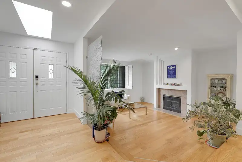 907 SPRICE AVENUE - photo 2 of 40