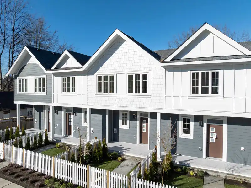 6 2808 ST. GEORGE STREET - photo 1 of 40