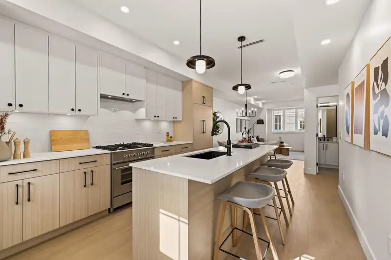 6 2808 ST. GEORGE STREET - photo 4 of 40