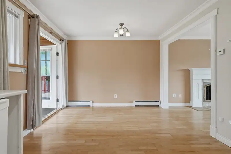 11411 78 AVENUE - photo 4 of 40