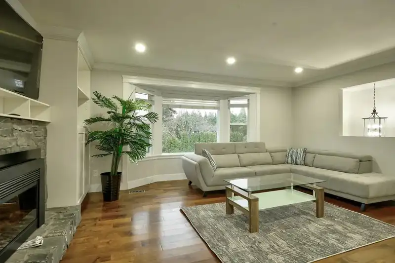 18369 21A AVENUE - photo 3 of 22