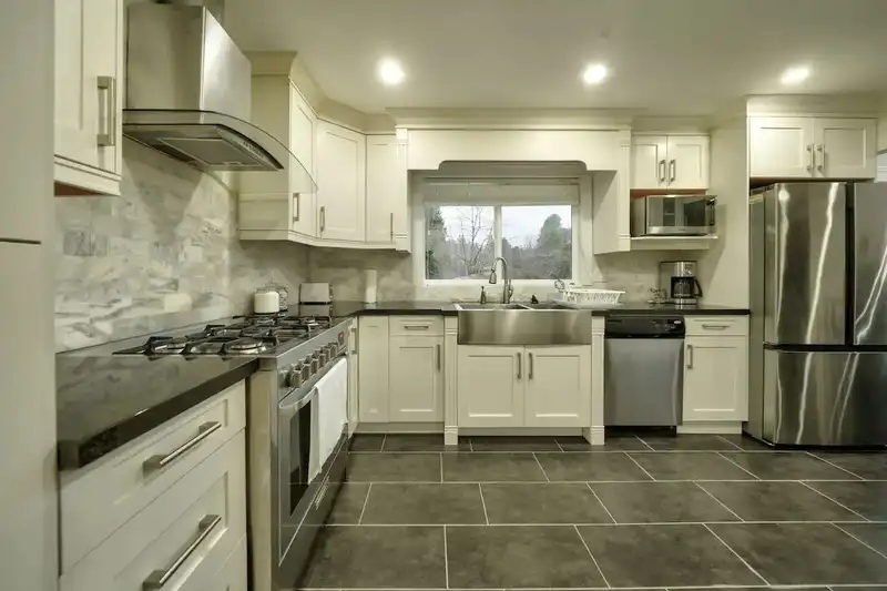 18369 21A AVENUE - photo 4 of 22