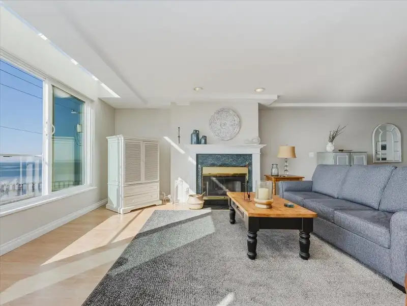 303 15165 MARINE DRIVE - photo 3 of 26