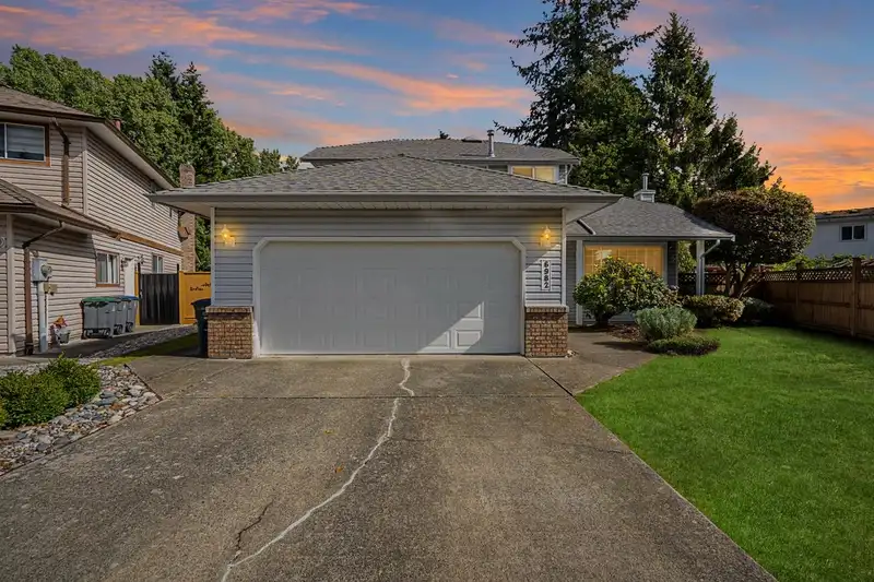 6982 128A STREET - photo 2 of 34