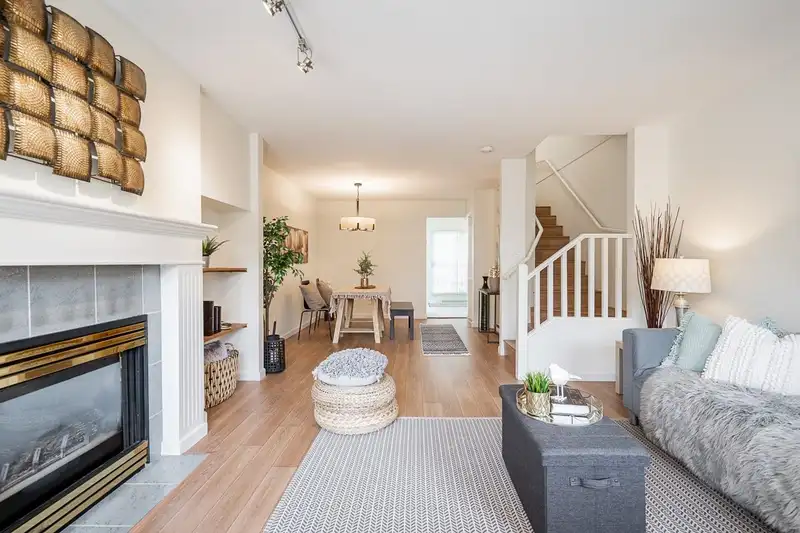 35 7831 GARDEN CITY ROAD - photo 3 of 29