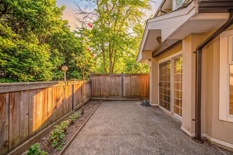 26 7175 17TH AVENUE - photo 2 of 37