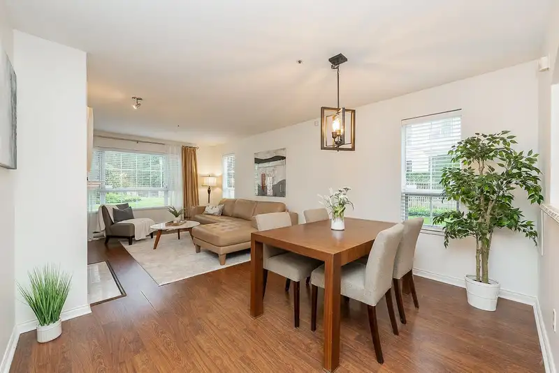 101 2975 PRINCESS CRESCENT - photo 2 of 20