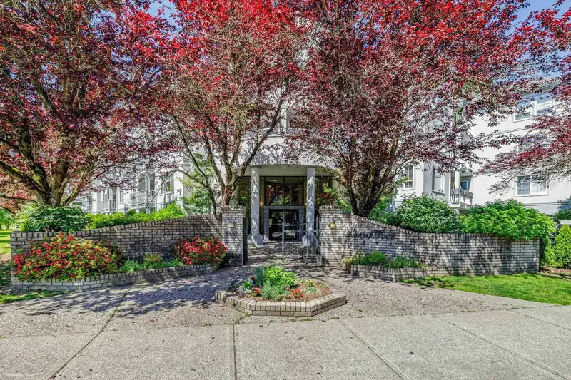 404 5465 201 STREET - photo 1 of 26