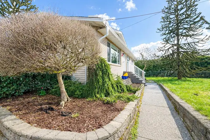 21355 OLD YALE ROAD - photo 2 of 39