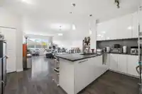 320 9311 ALEXANDRA ROAD - thumbnail 2