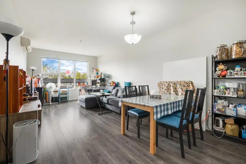 320 9311 ALEXANDRA ROAD - photo 4 of 28