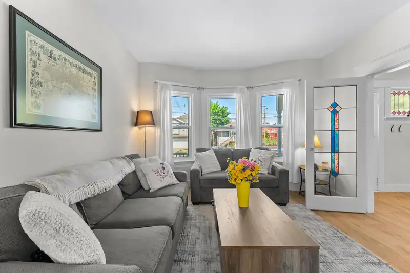 178 E KING EDWARD AVENUE - photo 2 of 34