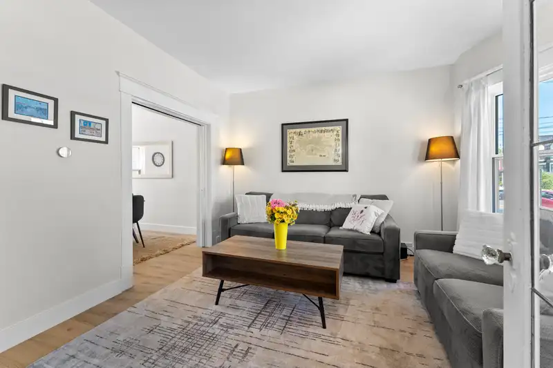 178 E KING EDWARD AVENUE - photo 3 of 34