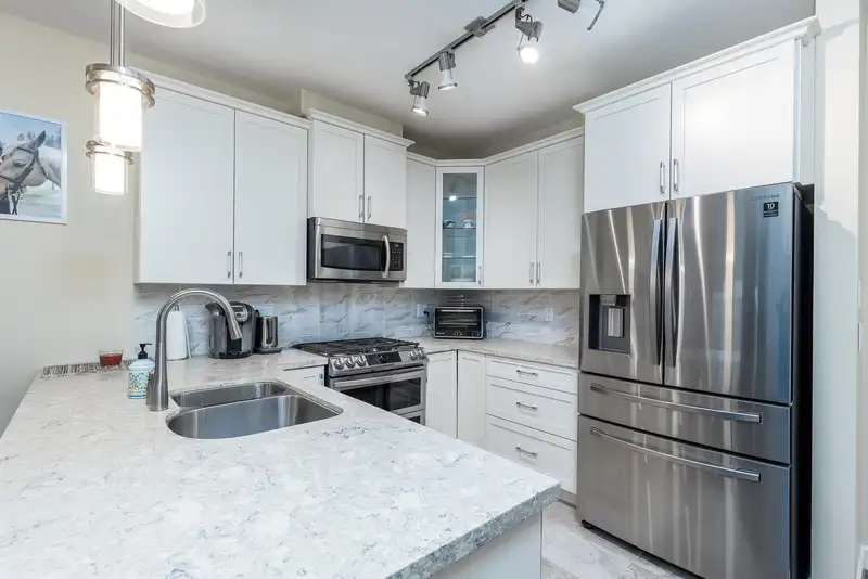 212 8558 202B STREET - photo 2 of 25