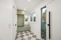 2 2491 LYNDEN STREET - thumbnail 4