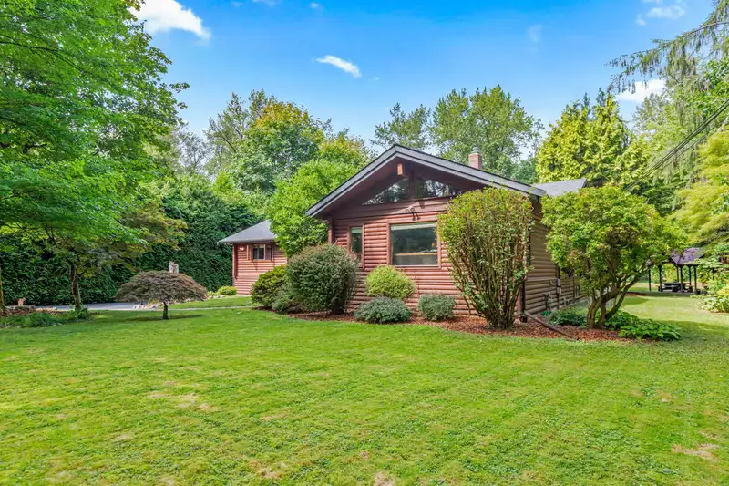 22567 127 AVENUE - photo 2 of 40