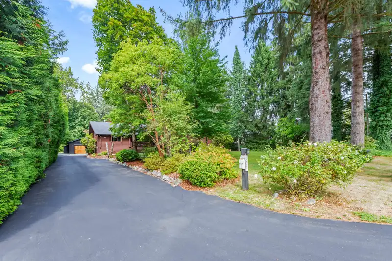 22567 127 AVENUE - photo 3 of 40