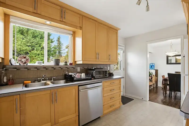 33359 WHIDDEN AVENUE - photo 3 of 40