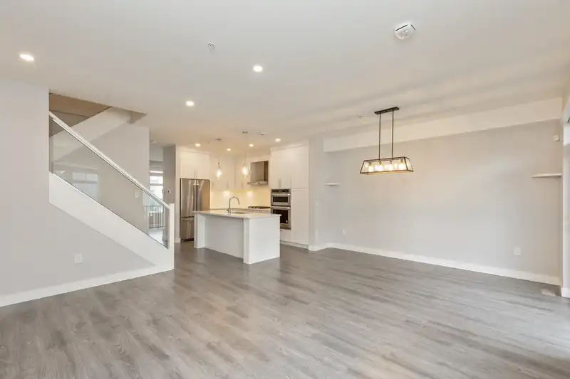 15 20327 72B AVENUE - photo 4 of 36