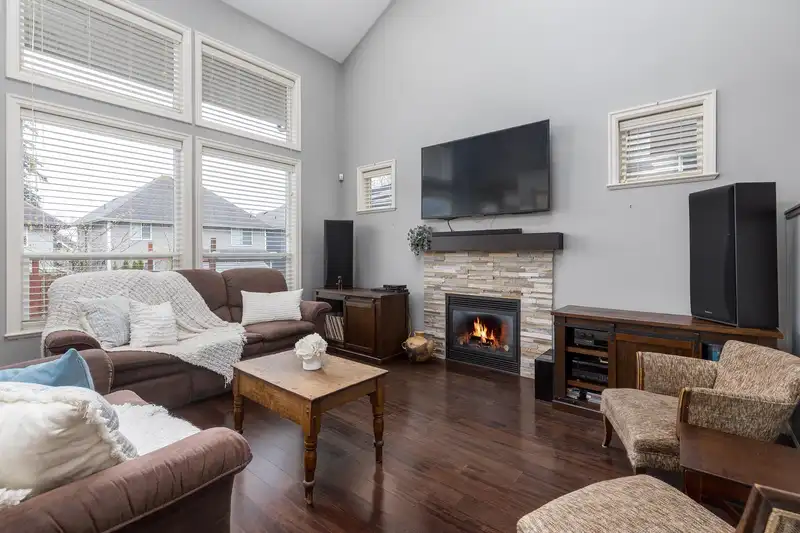 20864 71B AVENUE - photo 3 of 40