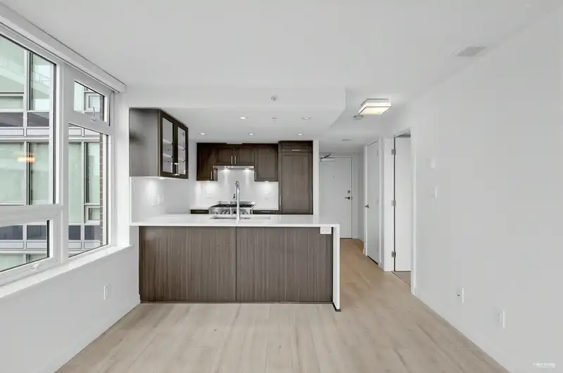 908 5665 BOUNDARY ROAD - photo 3 of 22