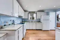 18 2120 KING GEORGE BOULEVARD - thumbnail 3