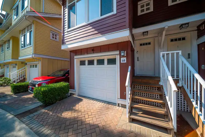68 935 EWEN AVENUE - photo 4 of 32