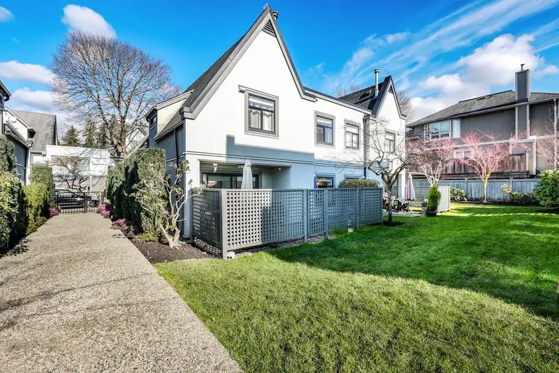 38 889 TOBRUCK AVENUE - photo 1 of 39