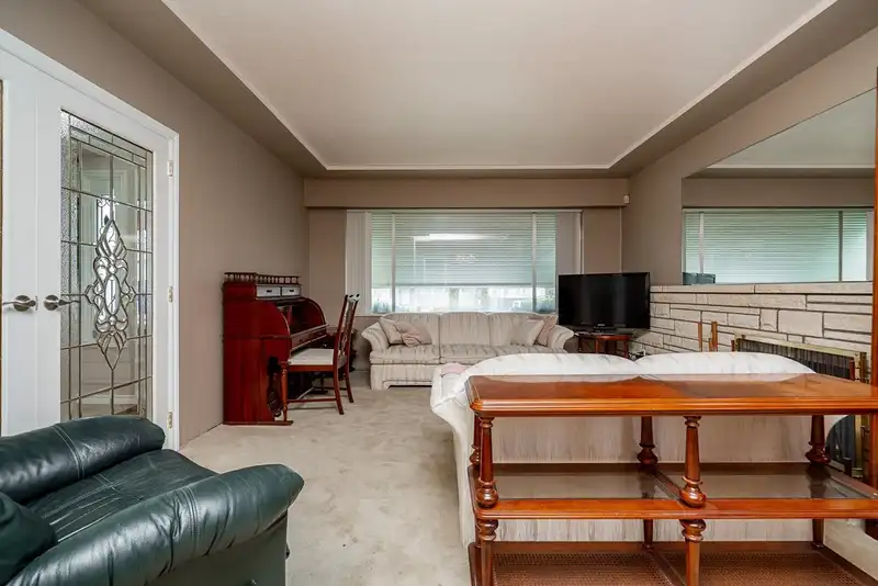 2655 E 53 AVENUE - photo 4 of 40