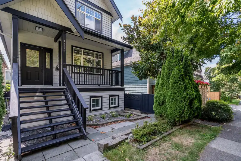 1546 E 2ND AVENUE - photo 3 of 37