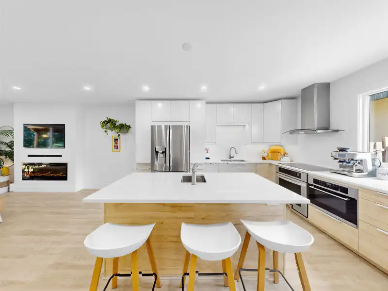 1270 PREMIER STREET - photo 3 of 30