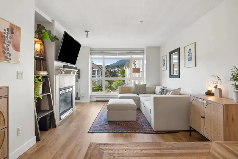 212 3122 ST JOHNS STREET - photo 3 of 40