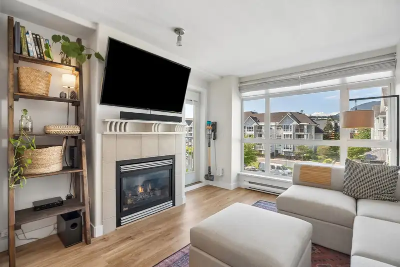212 3122 ST JOHNS STREET - photo 4 of 40