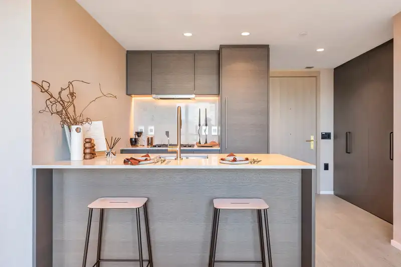2204 1482 ROBSON STREET - photo 2 of 11