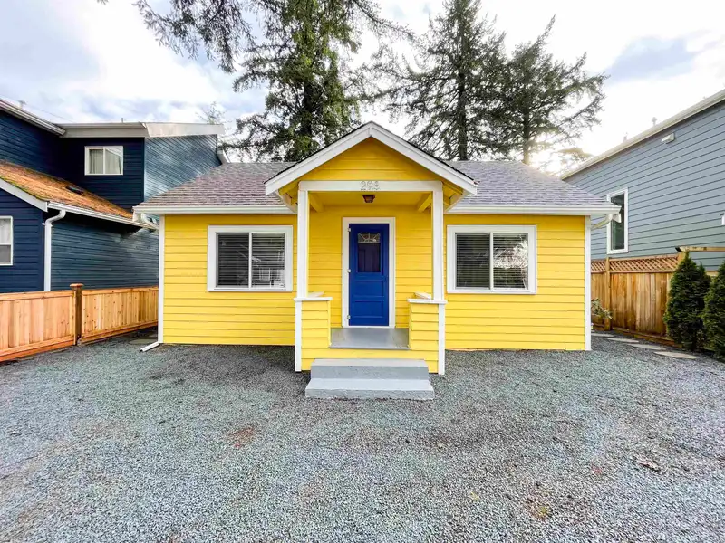 298 HEMLOCK STREET - photo 1 of 40