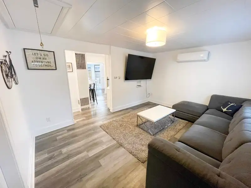 298 HEMLOCK STREET - photo 3 of 40