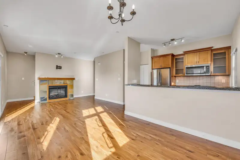 157 7388 MACPHERSON AVENUE - photo 2 of 28