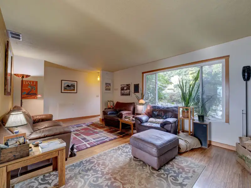 6183 BLIGH ROAD - photo 4 of 36