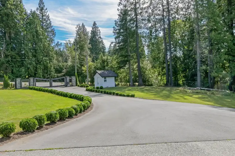 30675 SILVERHILL AVENUE - photo 4 of 40