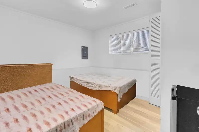 9892 130 STREET - photo 2 of 10