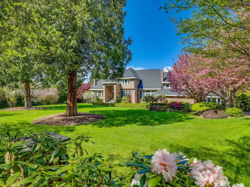 13789 32 AVENUE - photo 4 of 40